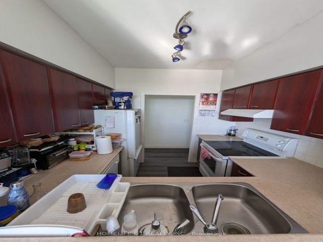 PH-103 - 38 Lee Centre Dr