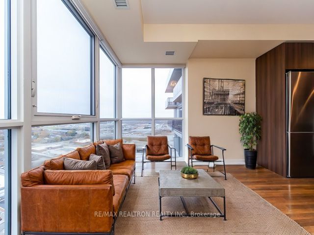 2710 - 225 Village Green Sq