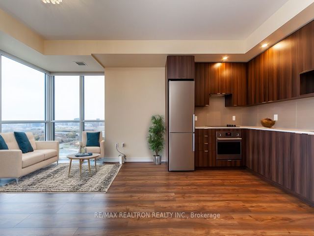 2710 - 225 Village Green Sq