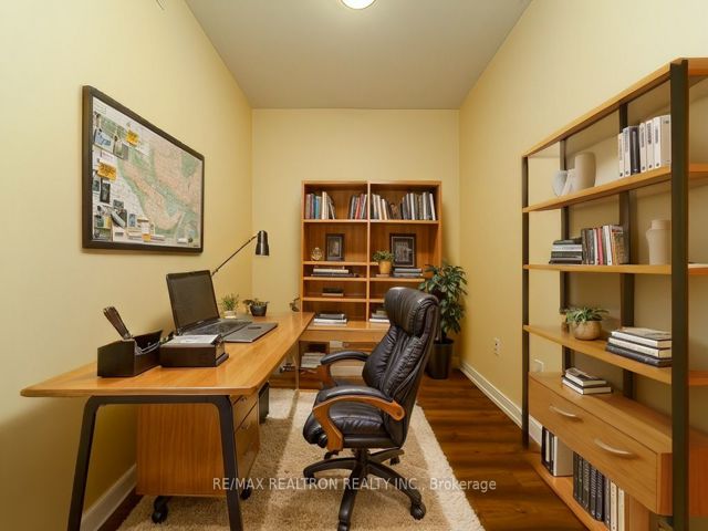 2710 - 225 Village Green Sq