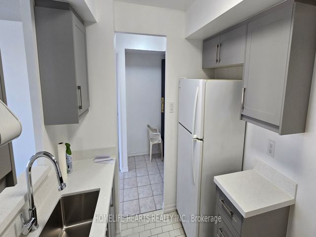 407 - 330 Mccowan Rd
