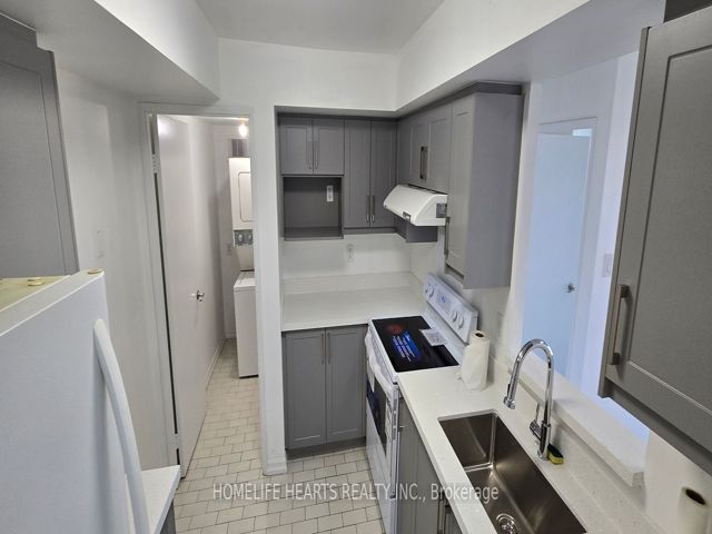 407 - 330 Mccowan Rd