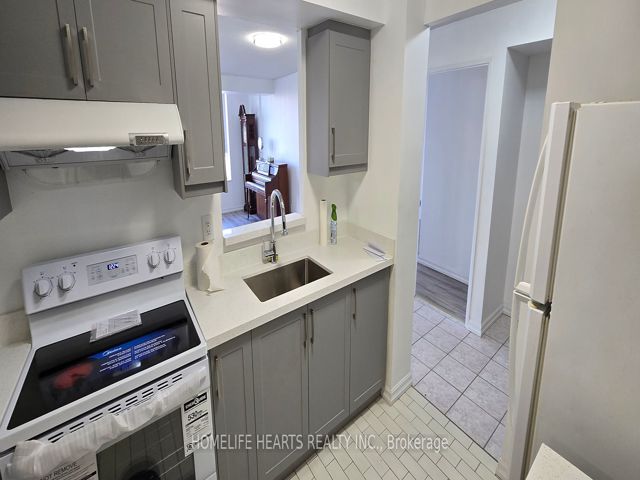 407 - 330 Mccowan Rd