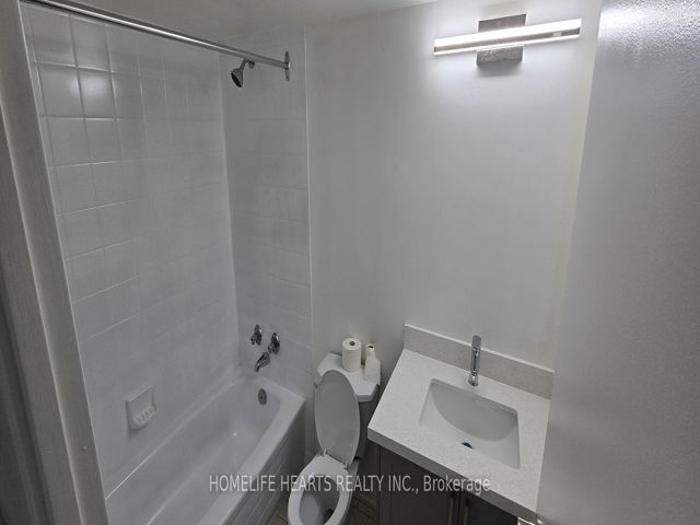 407 - 330 Mccowan Rd