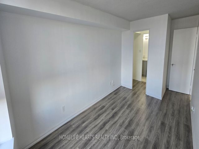 407 - 330 Mccowan Rd