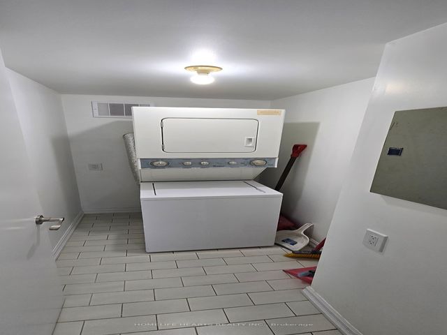 407 - 330 Mccowan Rd