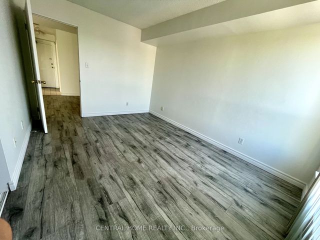 309 - 2550 Lawrence Ave E