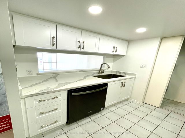 309 - 2550 Lawrence Ave E