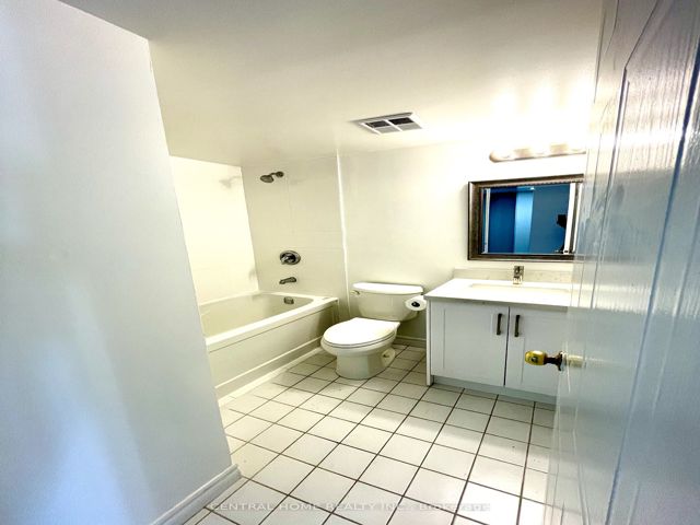 309 - 2550 Lawrence Ave E