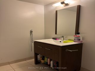 519 - 30 Meadowglen Pl E