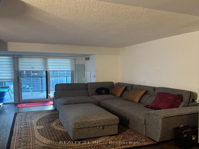 519 - 30 Meadowglen Pl E