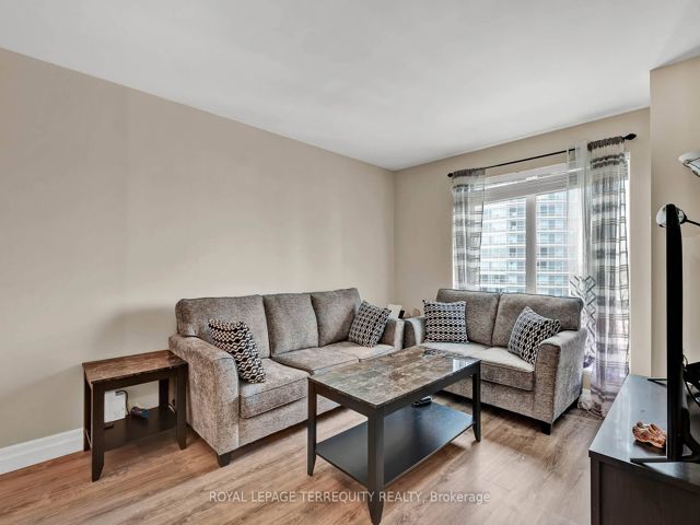 1215 - 1 Lee Centre Dr