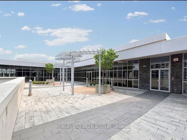 2418 - 135 Village Green Sq