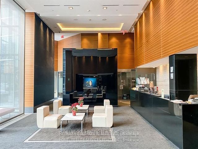 2418 - 135 Village Green Sq