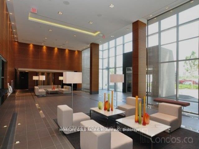 2418 - 135 Village Green Sq