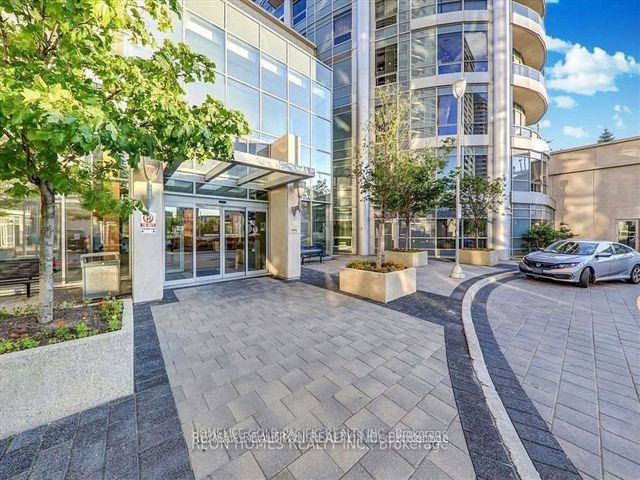 2418 - 135 Village Green Sq