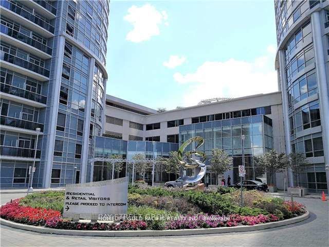 2418 - 135 Village Green Sq