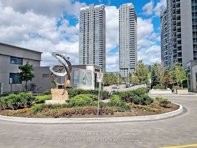 2418 - 135 Village Green Sq
