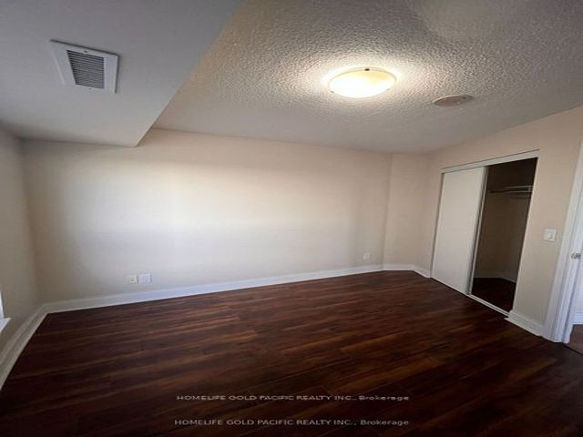 2418 - 135 Village Green Sq