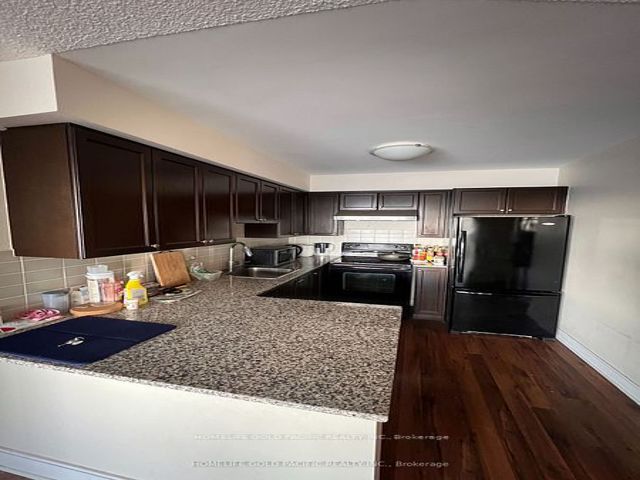 2418 - 135 Village Green Sq