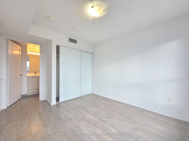 1223 - 275 Village Green Sq