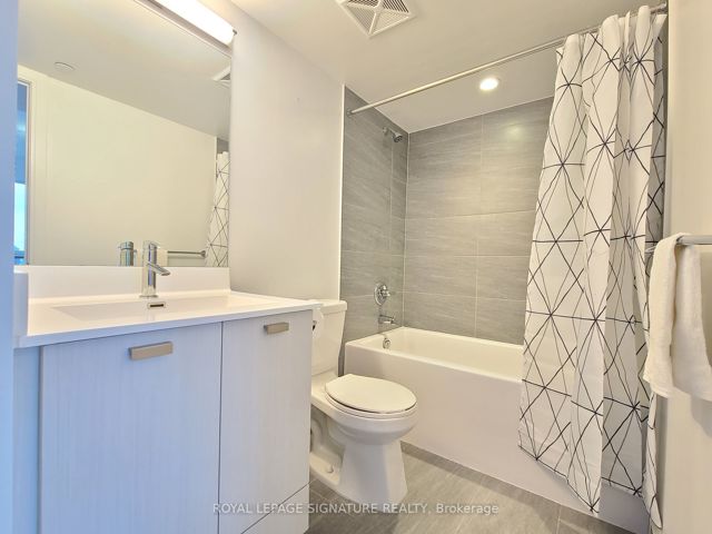1223 - 275 Village Green Sq
