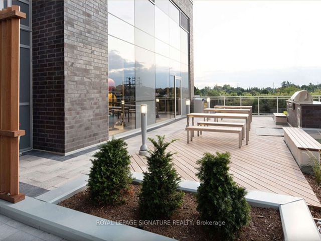 1223 - 275 Village Green Sq