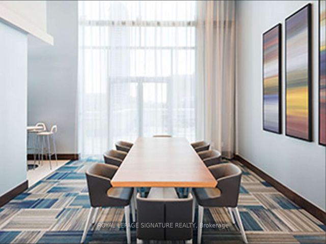 1223 - 275 Village Green Sq
