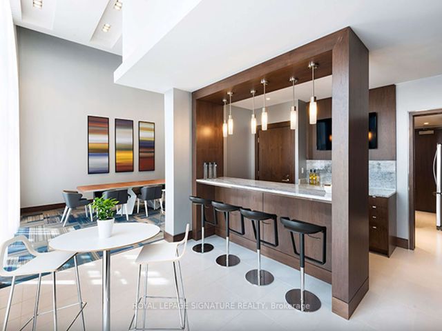 1223 - 275 Village Green Sq