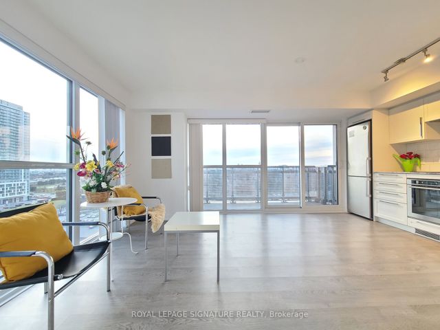 1223 - 275 Village Green Sq