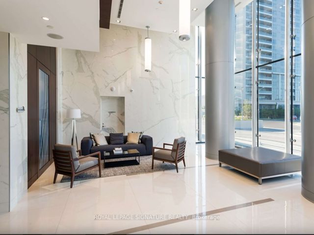 1223 - 275 Village Green Sq