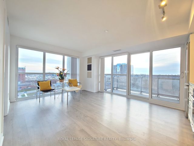 1223 - 275 Village Green Sq