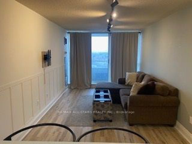 1216 - 5 Greystone Walk Dr