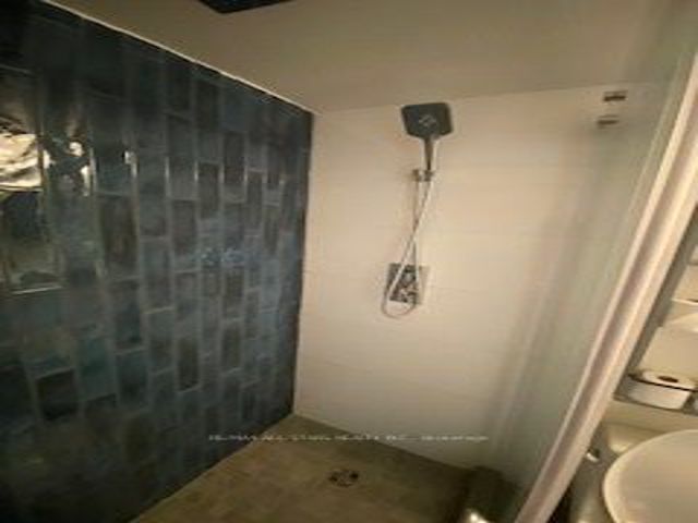 1216 - 5 Greystone Walk Dr