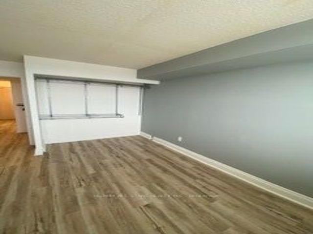 1216 - 5 Greystone Walk Dr