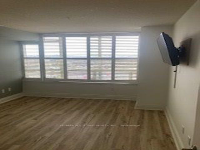 1216 - 5 Greystone Walk Dr