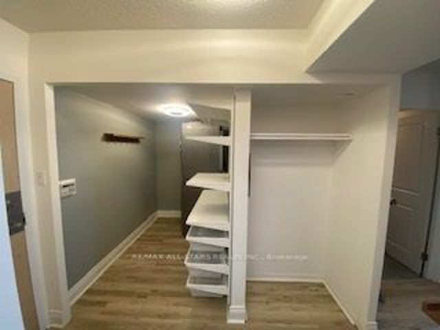 1216 - 5 Greystone Walk Dr