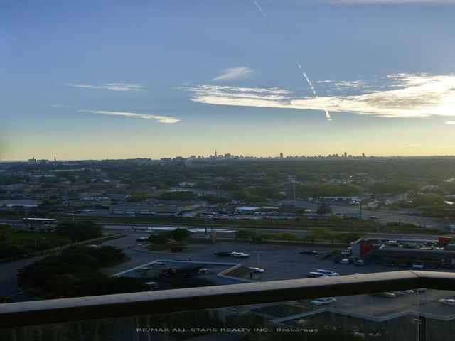 1216 - 5 Greystone Walk Dr