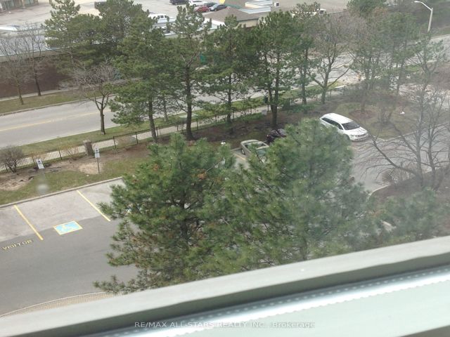 1216 - 5 Greystone Walk Dr
