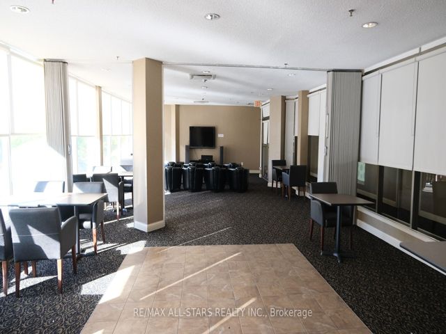 1216 - 5 Greystone Walk Dr