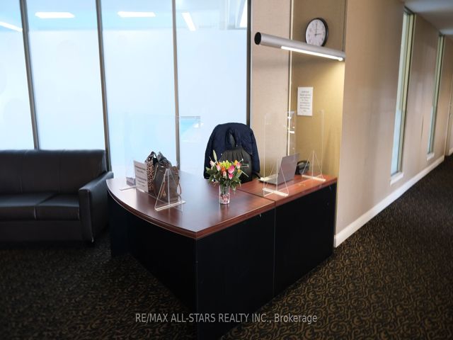 1216 - 5 Greystone Walk Dr