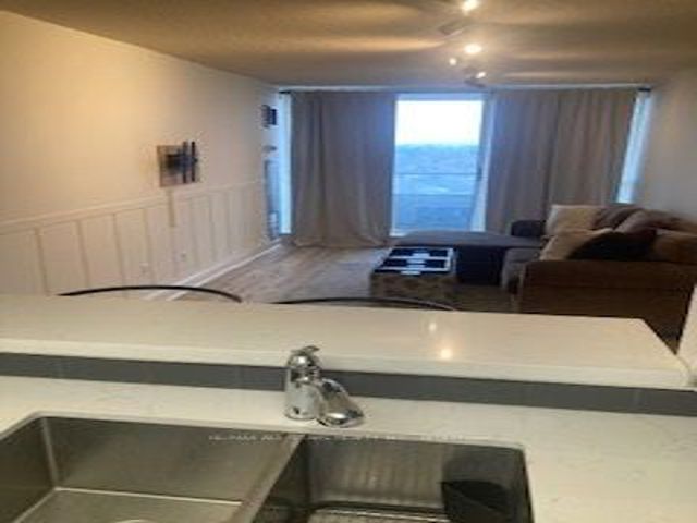 1216 - 5 Greystone Walk Dr
