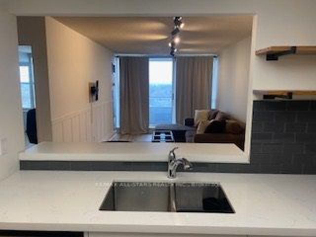 1216 - 5 Greystone Walk Dr