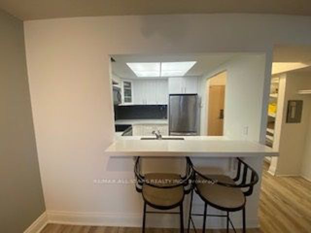 1216 - 5 Greystone Walk Dr