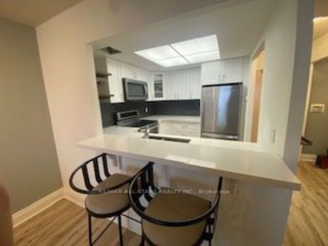 1216 - 5 Greystone Walk Dr