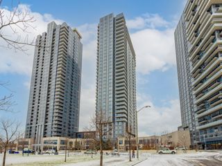 811 - 255 Village Green Sq
