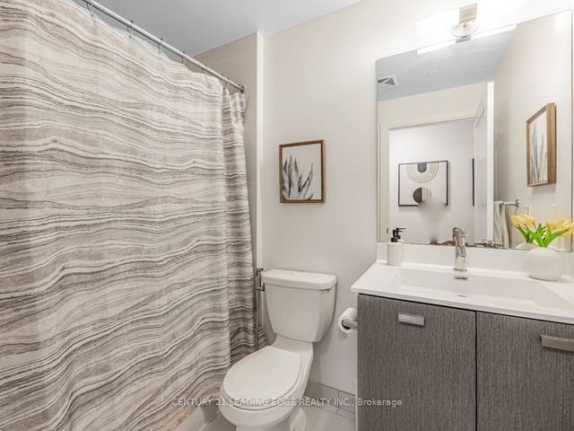 811 - 255 Village Green Sq