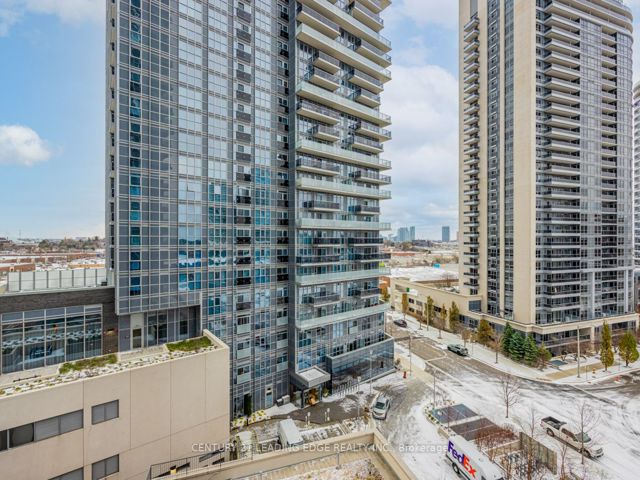 811 - 255 Village Green Sq