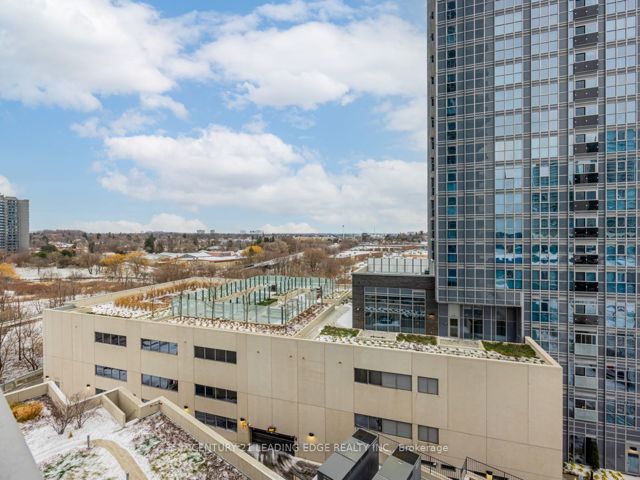 811 - 255 Village Green Sq