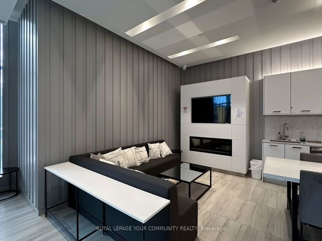 502 - 1630 Queen St E